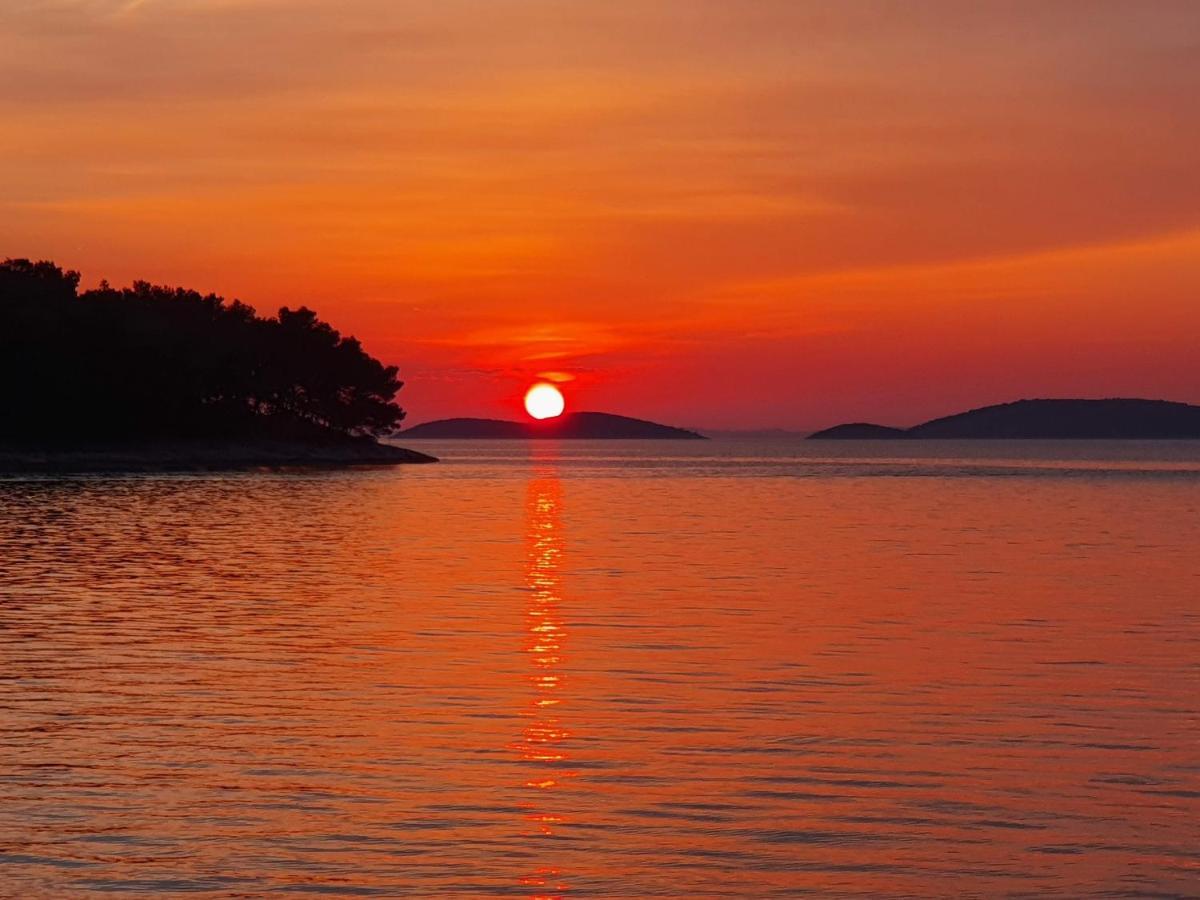 Sea Star Hotel Tribalj Екстериор снимка